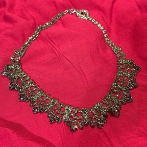 Gorgeous rhinestone necklace, Black, Olive, Silver tones